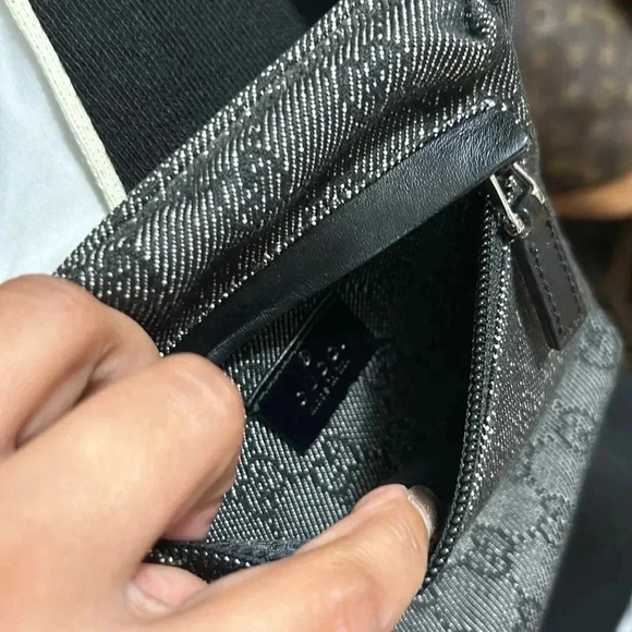 Gucci waist/sling bag - Picture 4 of 8